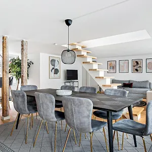 fantastic-bright-apartment-with-a-balcony-in-copenhagen.copenhagenhotelselect.com/