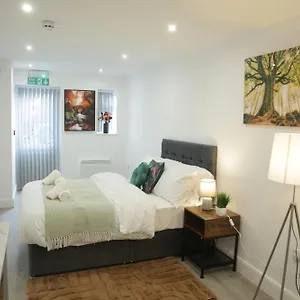 apt-luton-nook-and-kitchen-4-mins-to-luton-airport.cambridgehotelsuk.com/
